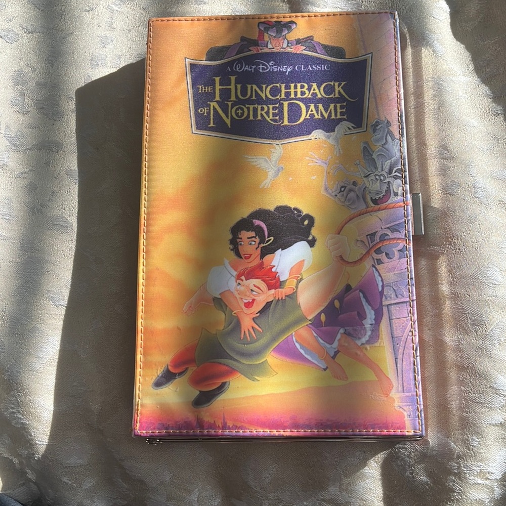 Disney hunchback of notre dame clutch - Picture 1 of 4